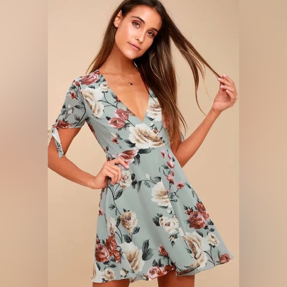Lulu’s Floral Wrap Skater Dress w/Tie details on Sleeves